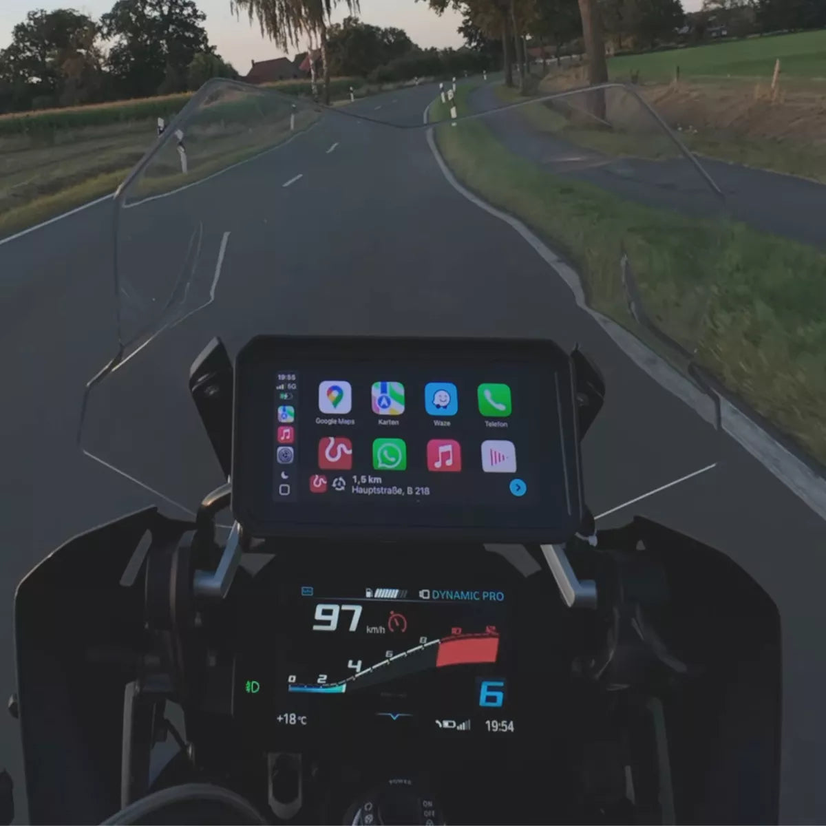 CarPlay dla starszych samochodów – poprawa łączności dzięki nowoczesnym rozwiązaniom