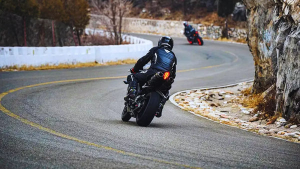 Recenzje kamer samochodowych do motocykli – bezpieczeństwo, przejrzystość i trwałość